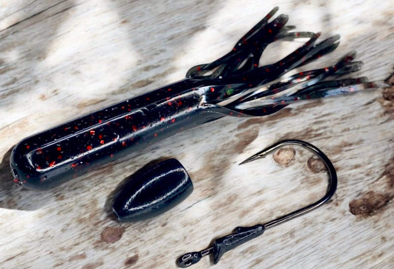 When to Upsize or Downsize Hooks For Bass Fishing When to Upsize or Downsize Hooks For Bass Fishing